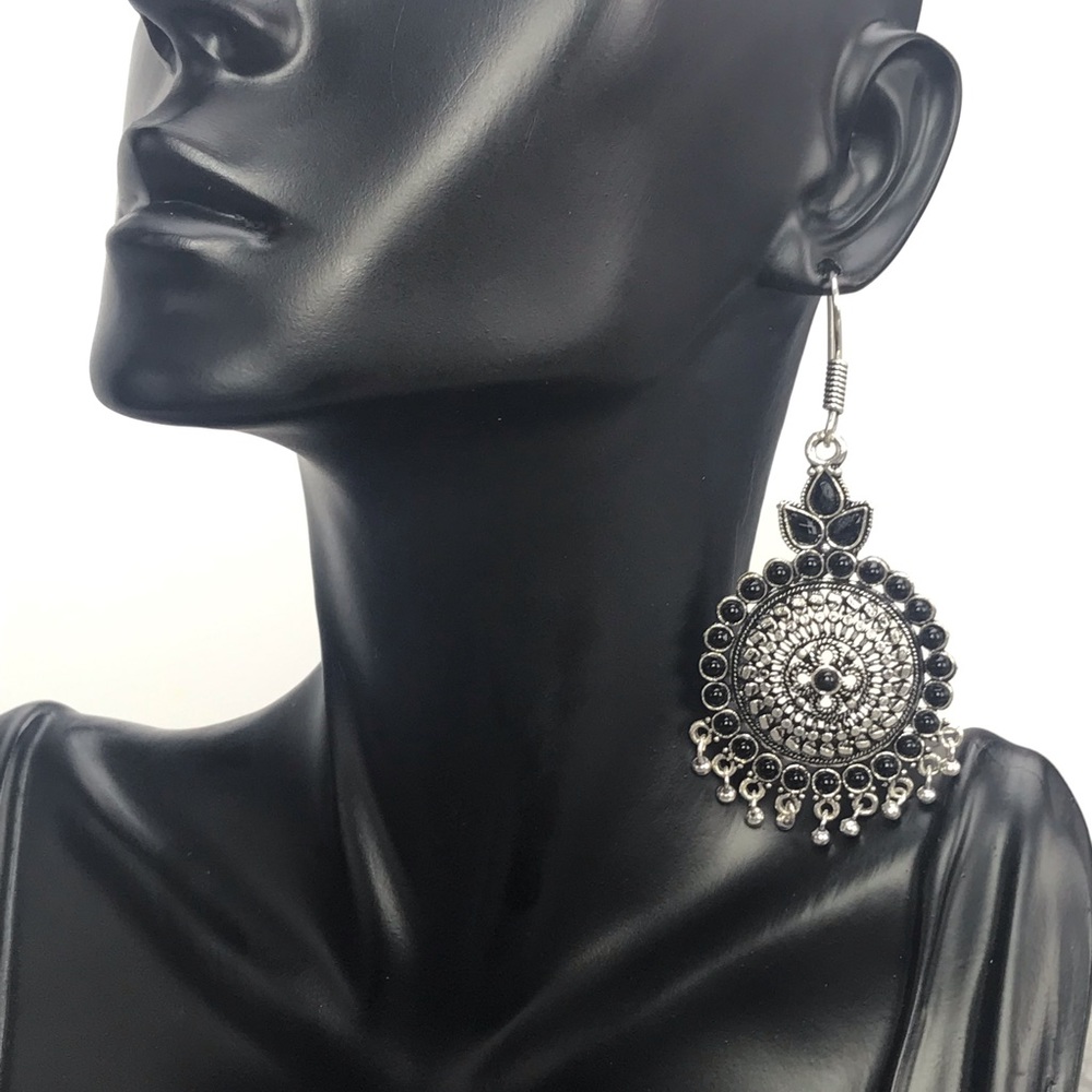 Moghul inspired glass beaded dangler Earrings - Picture 5 of 6